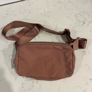 Lululemon Everywhere Belt Bag 1L - Pink
